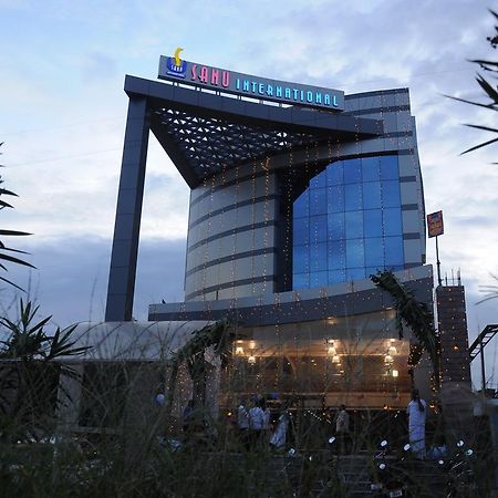 Sanu International Hotel Nāmakkal Buitenkant foto