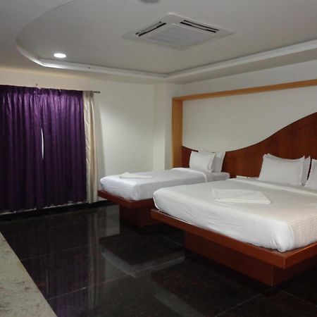 Sanu International Hotel Nāmakkal Buitenkant foto