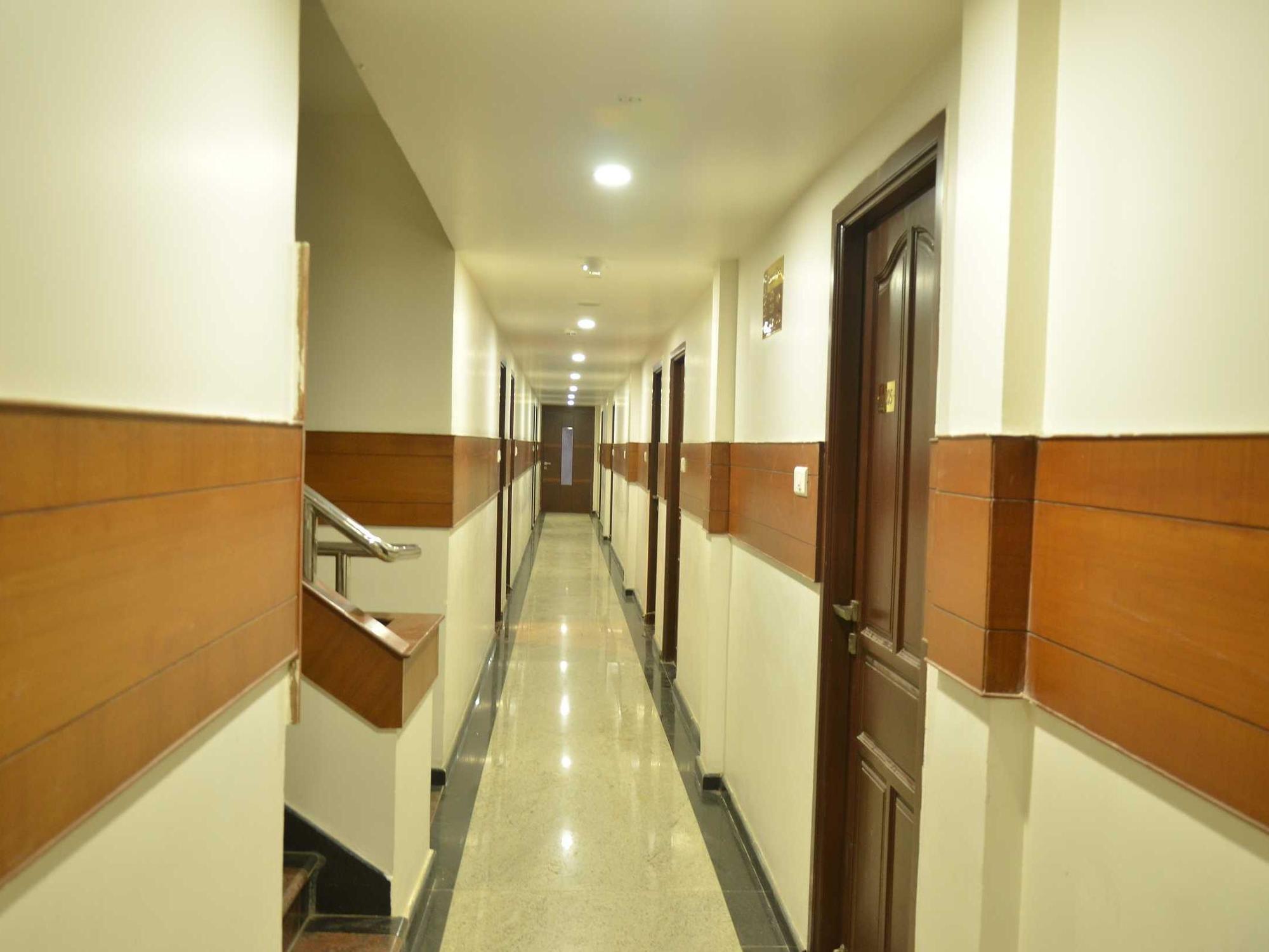 Sanu International Hotel Nāmakkal Buitenkant foto