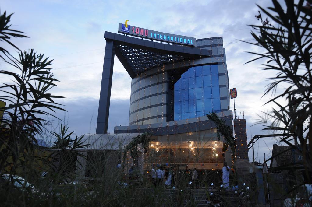Sanu International Hotel Nāmakkal Buitenkant foto