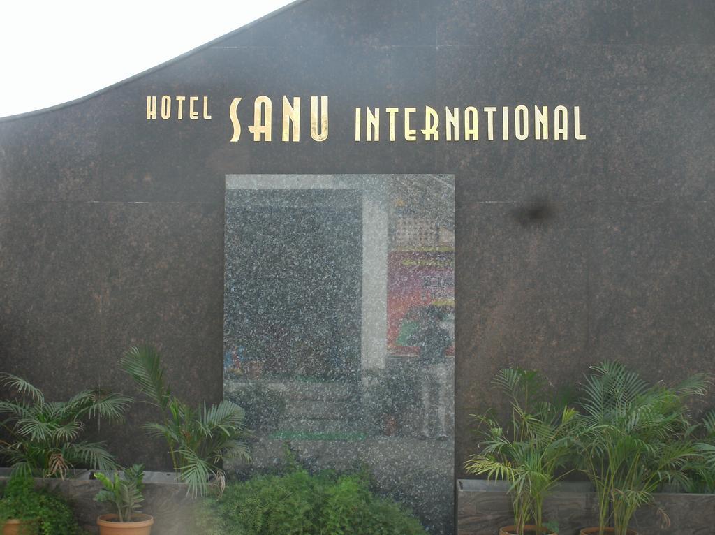 Sanu International Hotel Nāmakkal Buitenkant foto