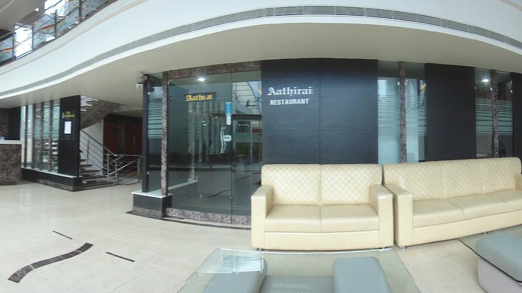 Sanu International Hotel Nāmakkal Buitenkant foto
