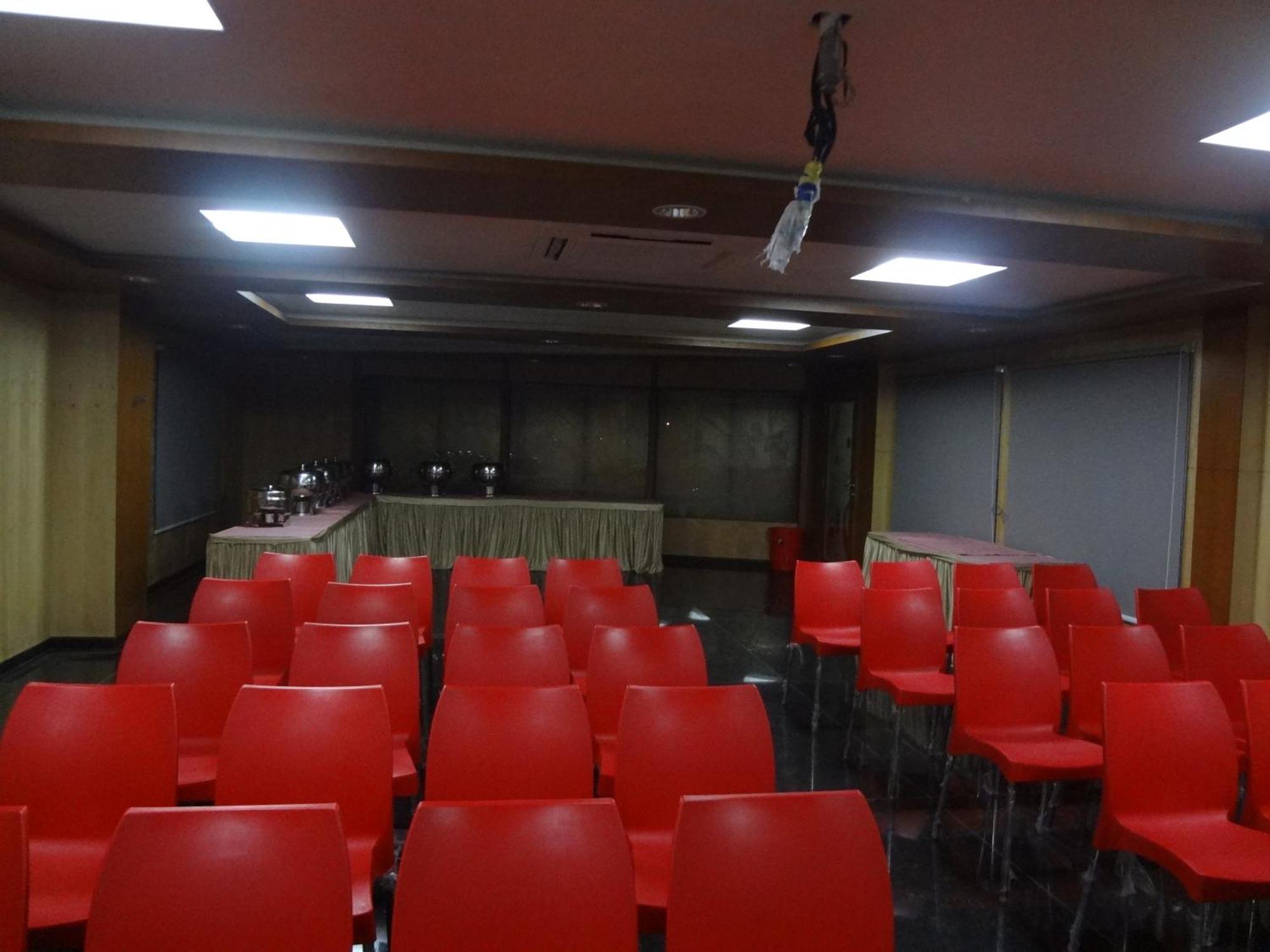 Sanu International Hotel Nāmakkal Buitenkant foto