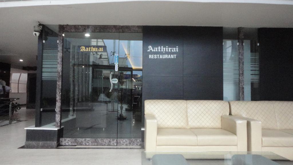 Sanu International Hotel Nāmakkal Buitenkant foto