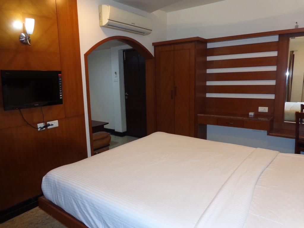 Sanu International Hotel Nāmakkal Buitenkant foto