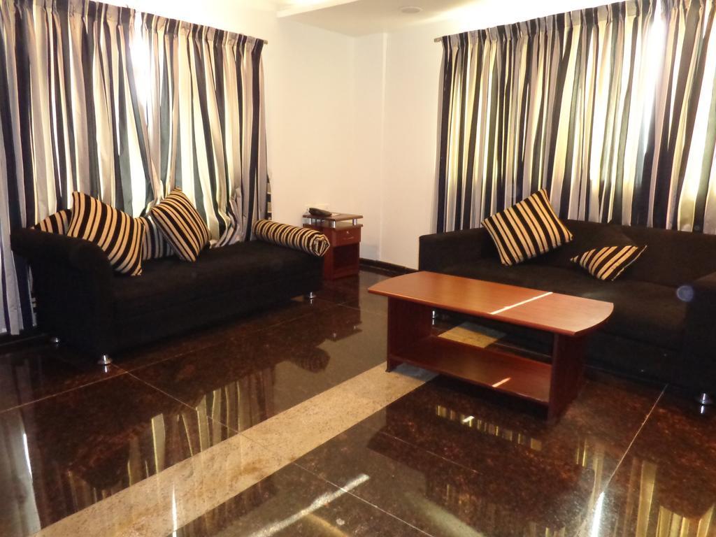 Sanu International Hotel Nāmakkal Buitenkant foto