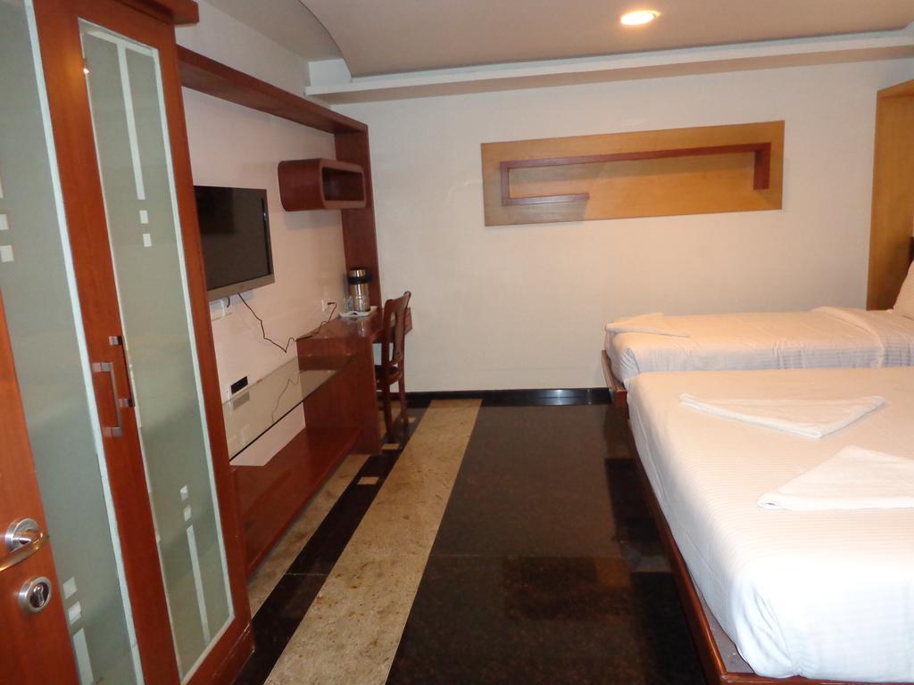 Sanu International Hotel Nāmakkal Buitenkant foto