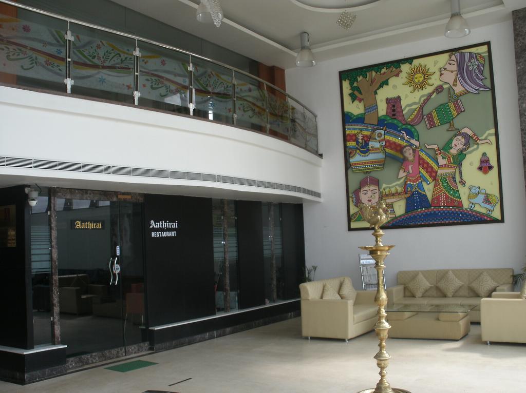 Sanu International Hotel Nāmakkal Buitenkant foto