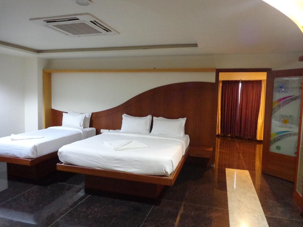 Sanu International Hotel Nāmakkal Buitenkant foto