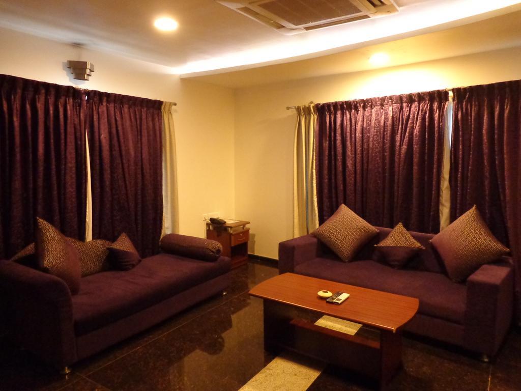 Sanu International Hotel Nāmakkal Buitenkant foto
